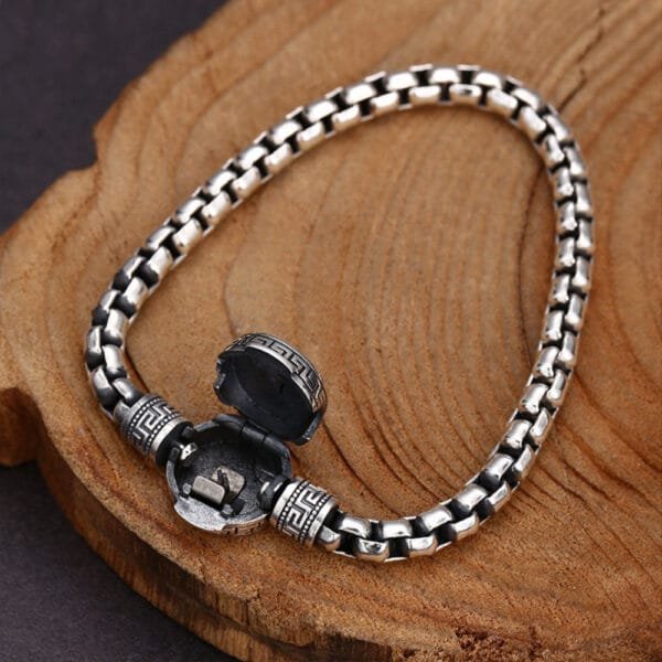 Men's Sterling Silver Lion Clasp Box Chain Bracelet - Image 3