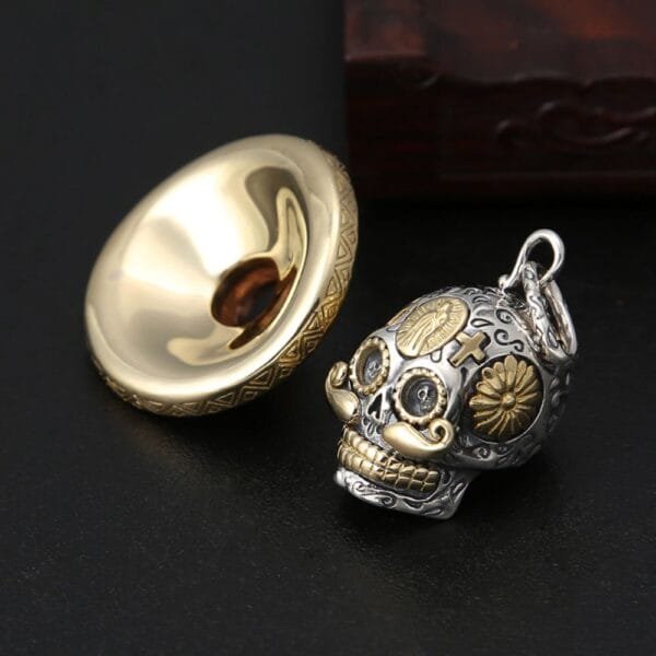 Men's Sterling Silver Sombrero Skull Necklace - Image 6