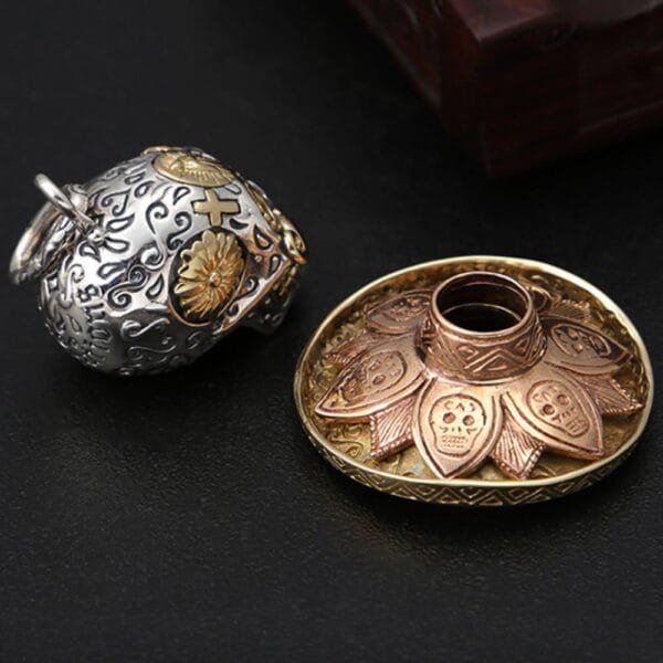 Men's Sterling Silver Sombrero Skull Necklace - Image 8