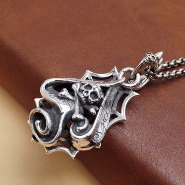 Men's Sterling Silver Skull and crossbones Necklace - Image 2