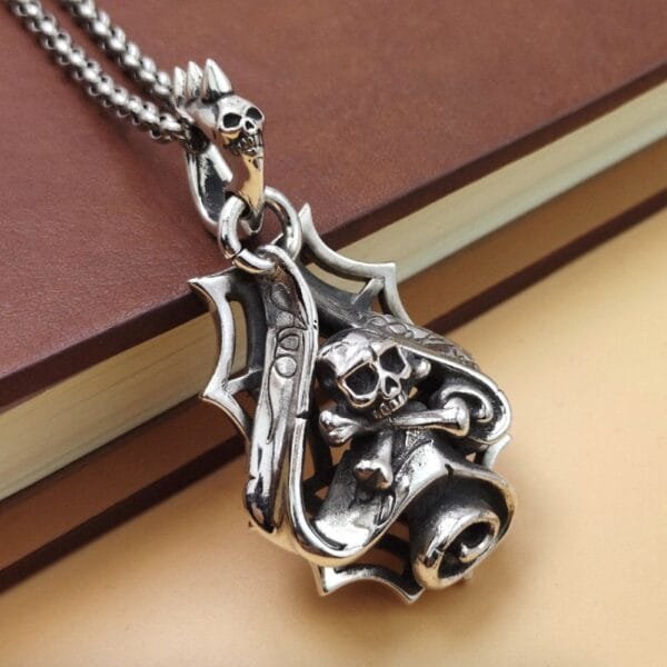 Men's Sterling Silver Skull and crossbones Necklace - Image 4