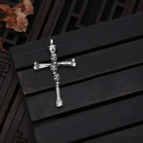 Men's Sterling Silver Skulls Cross Necklace - Image 5