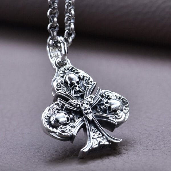 Men's Sterling Silver Poker Skulls Pendant Necklace - Image 2